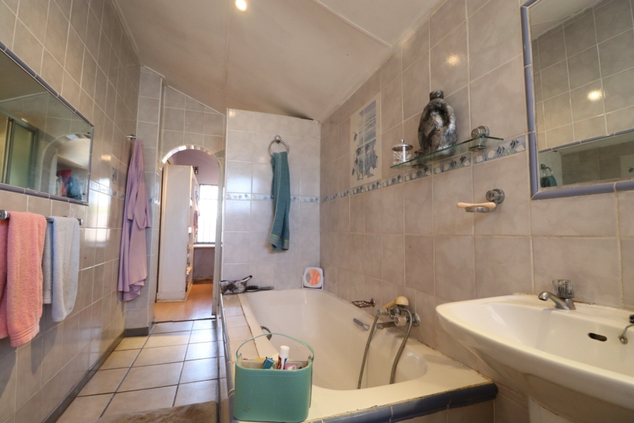 3 Bedroom Property for Sale in Kabega Park Eastern Cape